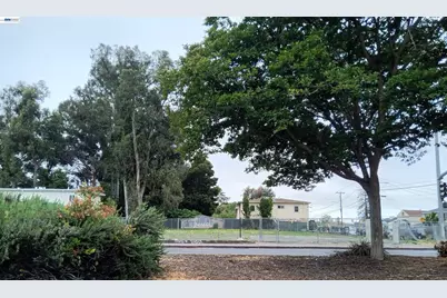 7701 Bancroft Avenue, Oakland, CA 94605 - Photo 1