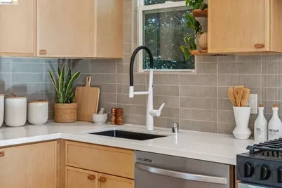 1339 Kains Ave, Berkeley, CA 94702 - Photo 19