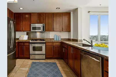 423 7th St #401, Oakland, CA 94607 - Photo 3