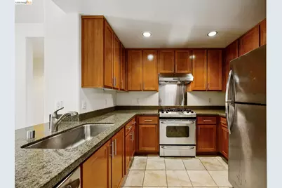 423 7th St #506, Oakland, CA 94607 - Photo 9