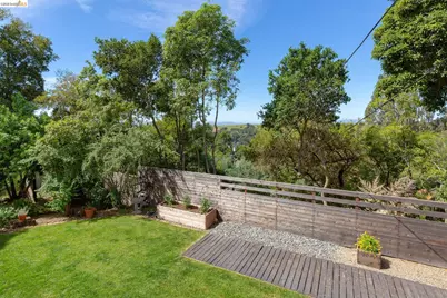 4451 Saint Andrews Rd, Oakland, CA 94605 - Photo 17