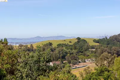 4451 Saint Andrews Rd, Oakland, CA 94605 - Photo 7