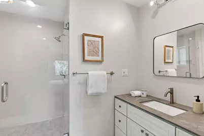 4451 Saint Andrews Rd, Oakland, CA 94605 - Photo 25