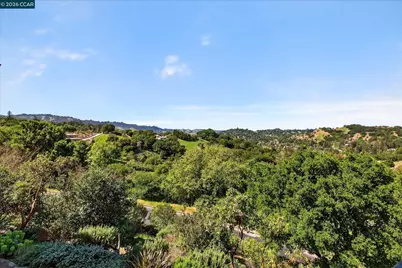 1 Gardiner Ct, Orinda, CA 94563 - Photo 9
