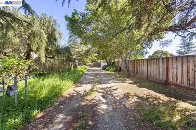 23932 Madeiros Ave, Hayward, CA 94541 - Photo 5