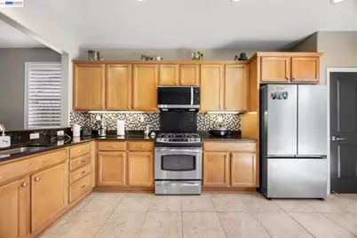 7417 Chatsworth Cir, Elk Grove, CA 95757 - Photo 11