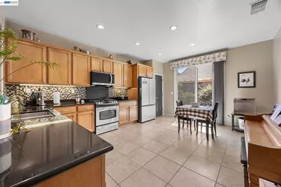 7417 Chatsworth Cir, Elk Grove, CA 95757 - Photo 7