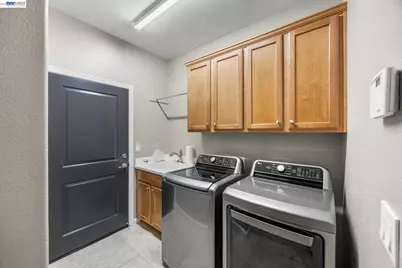 7417 Chatsworth Cir, Elk Grove, CA 95757 - Photo 21