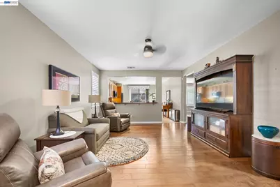 7417 Chatsworth Cir, Elk Grove, CA 95757 - Photo 3