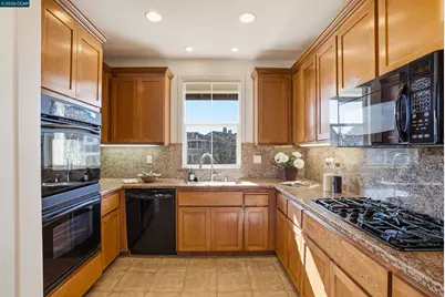 6560 Deerfield Dr, Vallejo, CA 94591 - Photo 15