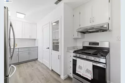 16311 Ria Dr, Ashland, CA 94578 - Photo 13