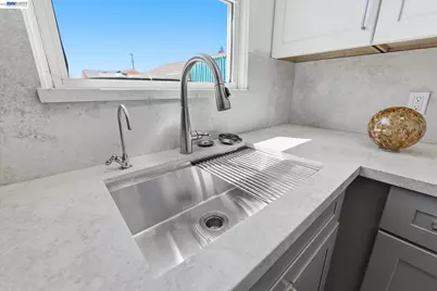 16311 Ria Dr, Ashland, CA 94578 - Photo 15