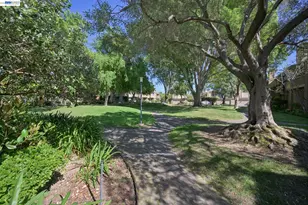 3201 Phoenix Ln, Alameda, CA 94502 - Photo 41