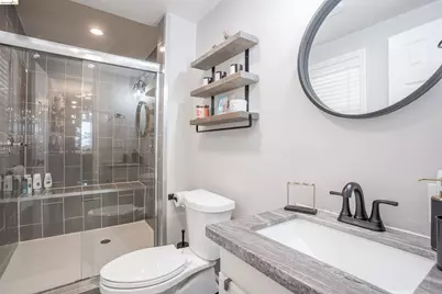 527 Chester St, Oakland, CA 94607 - Photo 15