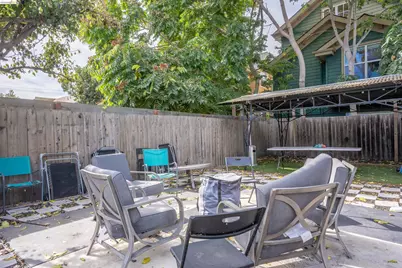 527 Chester St, Oakland, CA 94607 - Photo 21