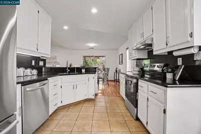 933 Country Run Dr, Martinez, CA 94553 - Photo 3