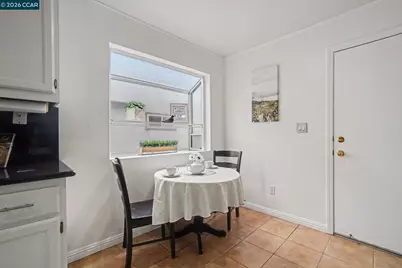 933 Country Run Dr, Martinez, CA 94553 - Photo 5