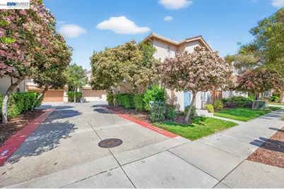 1557 Hermocilla Way, San Jose, CA 95116 - Photo 27