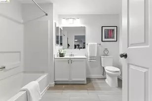 555 10th St, Oakland, CA 94607 - Photo 17