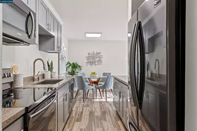 590 El Dorado Ave #214, Oakland, CA 94611 - Photo 5