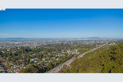 6401 Blue Rock Ct, Oakland, CA 94605 - Photo 23