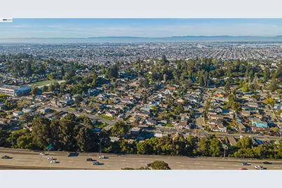 6401 Blue Rock Ct, Oakland, CA 94605 - Photo 23