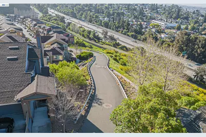 6401 Blue Rock Ct, Oakland, CA 94605 - Photo 27