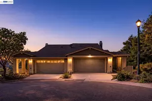 6401 Blue Rock Ct, Oakland, CA 94605 - Photo 19