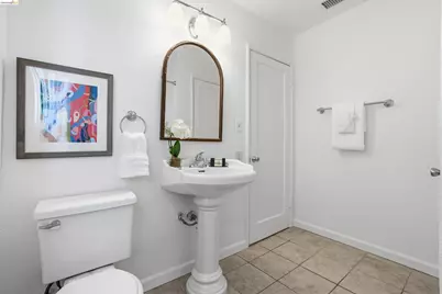 6914 Outlook Ave, Oakland, CA 94605 - Photo 17