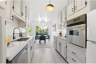 245 Montecito Ave #203, Oakland, CA 94610 - Photo 3