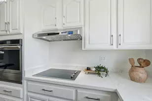 1902 Hoover Ave, Oakland, CA 94602 - Photo 13