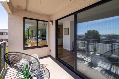 322 Hanover Ave #409, Oakland, CA 94606 - Photo 11