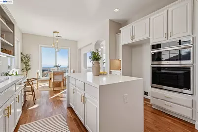 8255 Skyline Cir, Oakland, CA 94605 - Photo 19