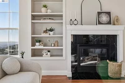 8255 Skyline Cir, Oakland, CA 94605 - Photo 17