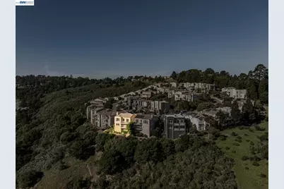 8255 Skyline Cir, Oakland, CA 94605 - Photo 3