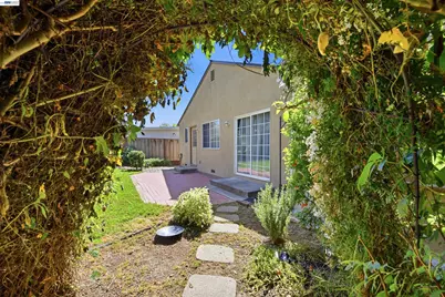 15740 Paseo Del Campo, San Lorenzo, CA 94580 - Photo 37