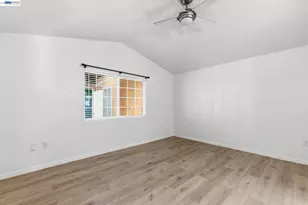 266 Jerilynn Ln, Hayward, CA 94541 - Photo 23