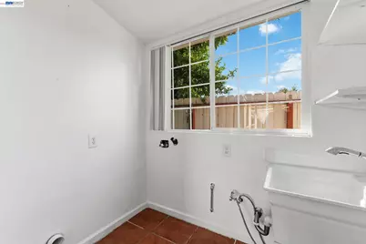 266 Jerilynn Ln, Hayward, CA 94541 - Photo 35