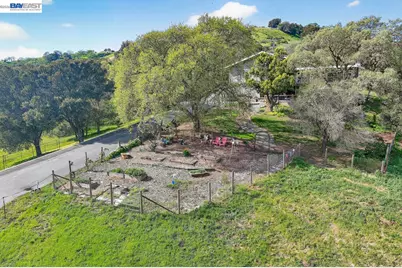 10700 Foothill Rd, Sunol, CA 94586 - Photo 5