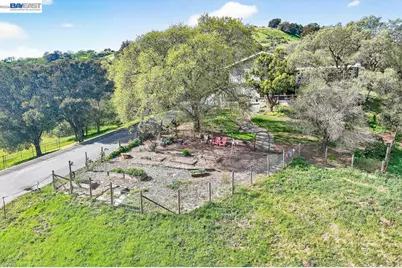 10700 Foothill Rd, Sunol, CA 94586 - Photo 17
