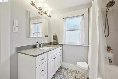 1376 Versailles Ave, Alameda, CA 94501 - Photo 21