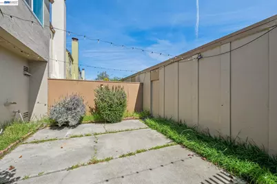 1024 Fontana Dr, Alameda, CA 94502 - Photo 29