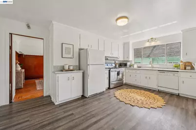 2063 Rosedale Ave, Oakland, CA 94601 - Photo 27