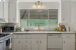 2063 Rosedale Ave, Oakland, CA 94601 - Photo 31