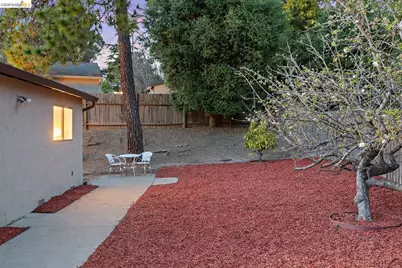 1144 Parkridge Dr, Richmond, CA 94803 - Photo 31