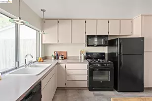 1144 Parkridge Dr, Richmond, CA 94803 - Photo 13