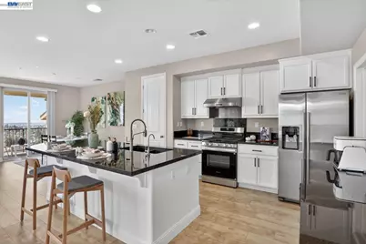 6523 Bayview Dr, Oakland, CA 94605 - Photo 19