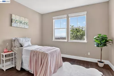 6523 Bayview Dr, Oakland, CA 94605 - Photo 41