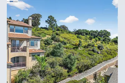 6523 Bayview Dr, Oakland, CA 94605 - Photo 53