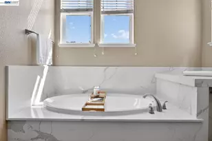 6523 Bayview Dr, Oakland, CA 94605 - Photo 35